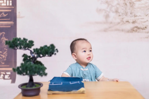 阳江怀孕肚子中间凹两边凸